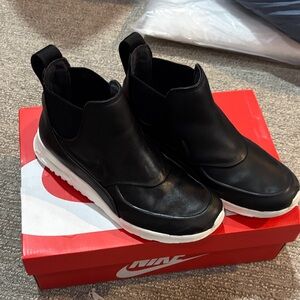 Nike Men's Black and White Slip-On Sneakers